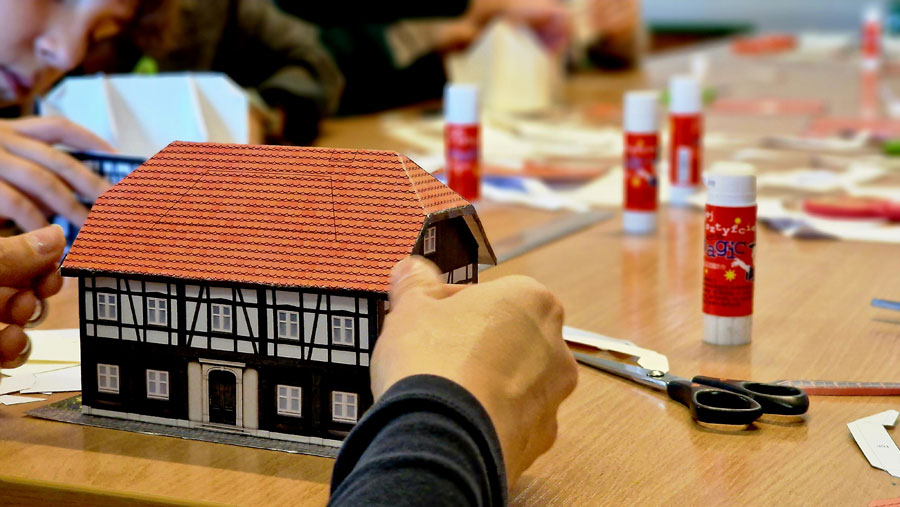 Warsztaty w Muzeum Etnograficznym „W Krainie Domów Przysłupowych – zbuduj swój własny domek!”