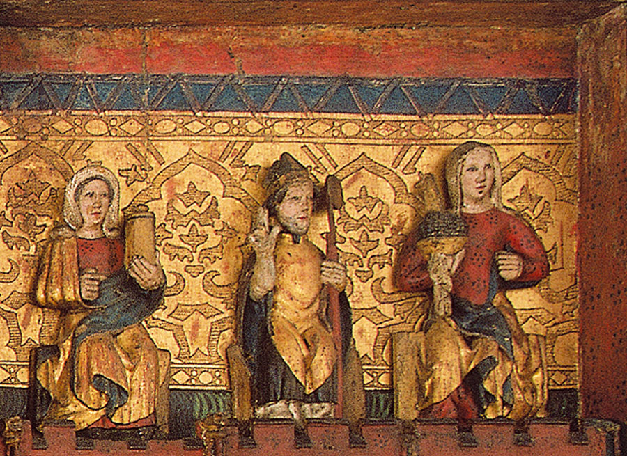 Fragment Tryptyku Koronacji Marii ze zbliżeniem na zawieszoną tkaninę