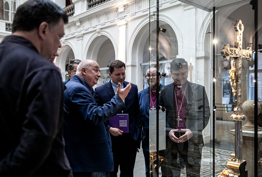 Konferencja prasowa przed otwarciem wystawy „Nowożytne złotnictwo śląskich kościołów pokoju”