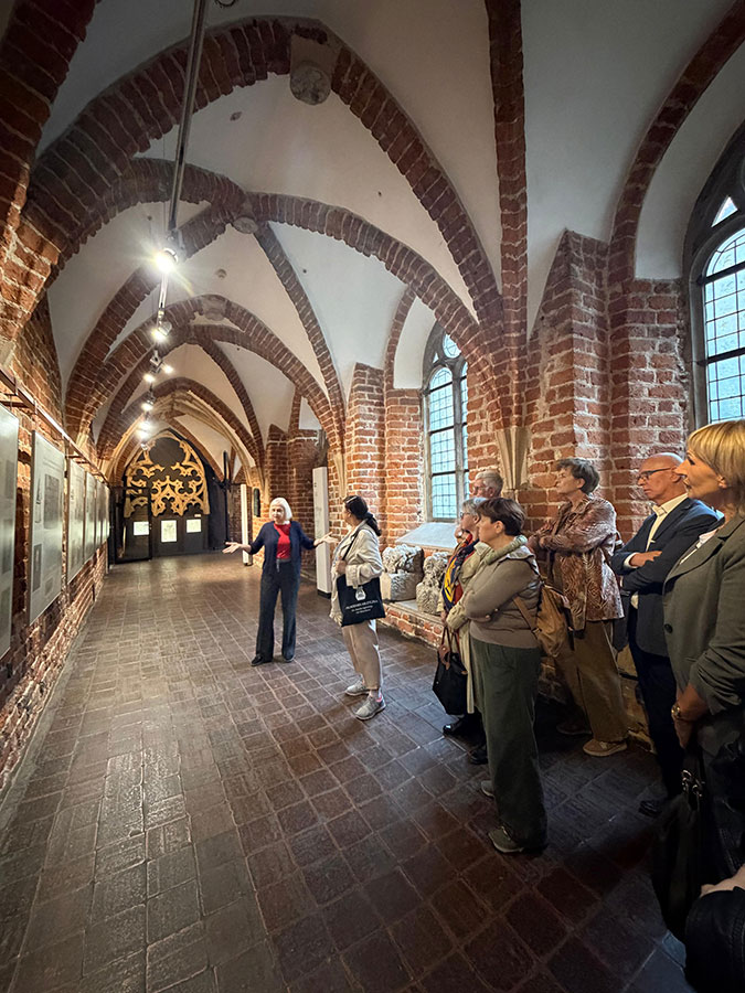 Fotorelacja z oprowadzania kuratorskiego w Muzeum Architektury dla Stowarzyszenia Przyjaciół Muzeum Narodowego we Wrocławiu