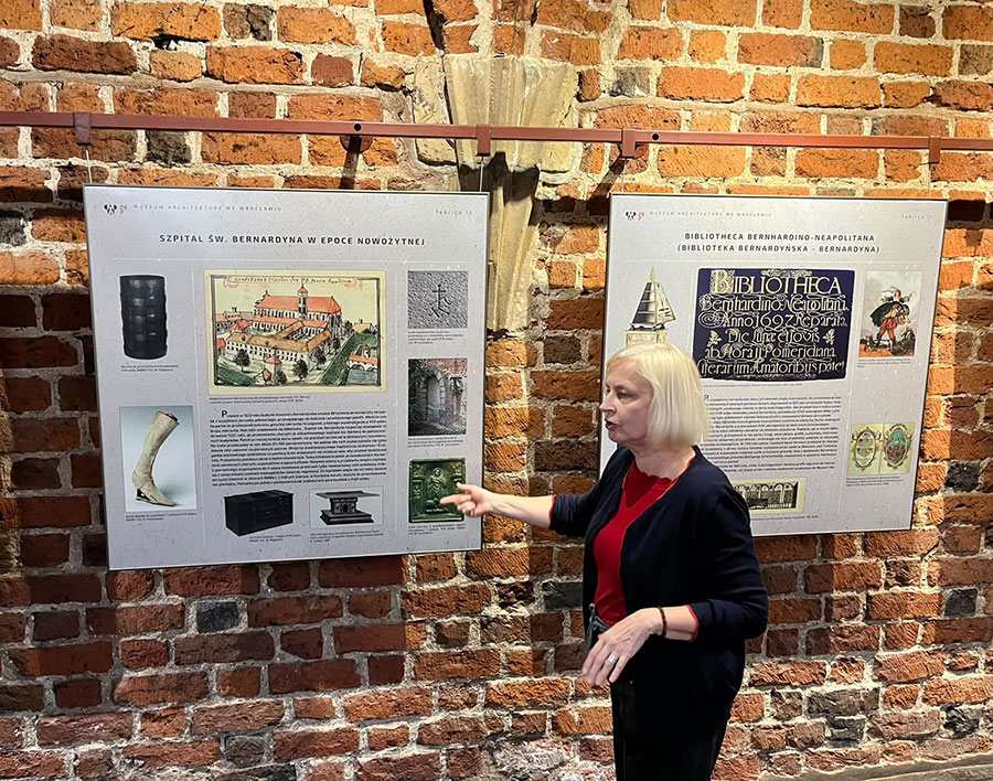 Fotorelacja z oprowadzania kuratorskiego w Muzeum Architektury dla Stowarzyszenia Przyjaciół Muzeum Narodowego we Wrocławiu