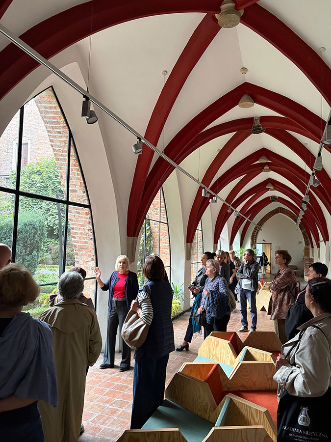 Fotorelacja z oprowadzania kuratorskiego w Muzeum Architektury dla Stowarzyszenia Przyjaciół Muzeum Narodowego we Wrocławiu