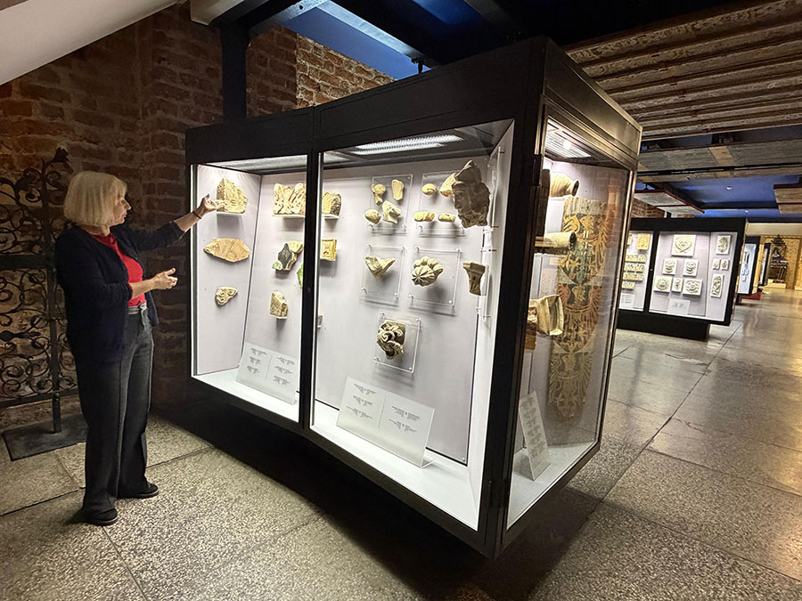 Fotorelacja z oprowadzania kuratorskiego w Muzeum Architektury dla Stowarzyszenia Przyjaciół Muzeum Narodowego we Wrocławiu