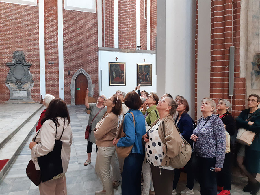 Witraże Teresy M. Reklewskiej w kościele NMP na Piasku – oprowadzanie dla Stowarzyszenia Przyjaciół Muzeum Narodowego we Wrocławiu