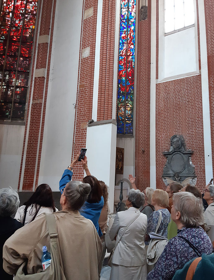 Witraże Teresy M. Reklewskiej w kościele NMP na Piasku – oprowadzanie dla Stowarzyszenia Przyjaciół Muzeum Narodowego we Wrocławiu