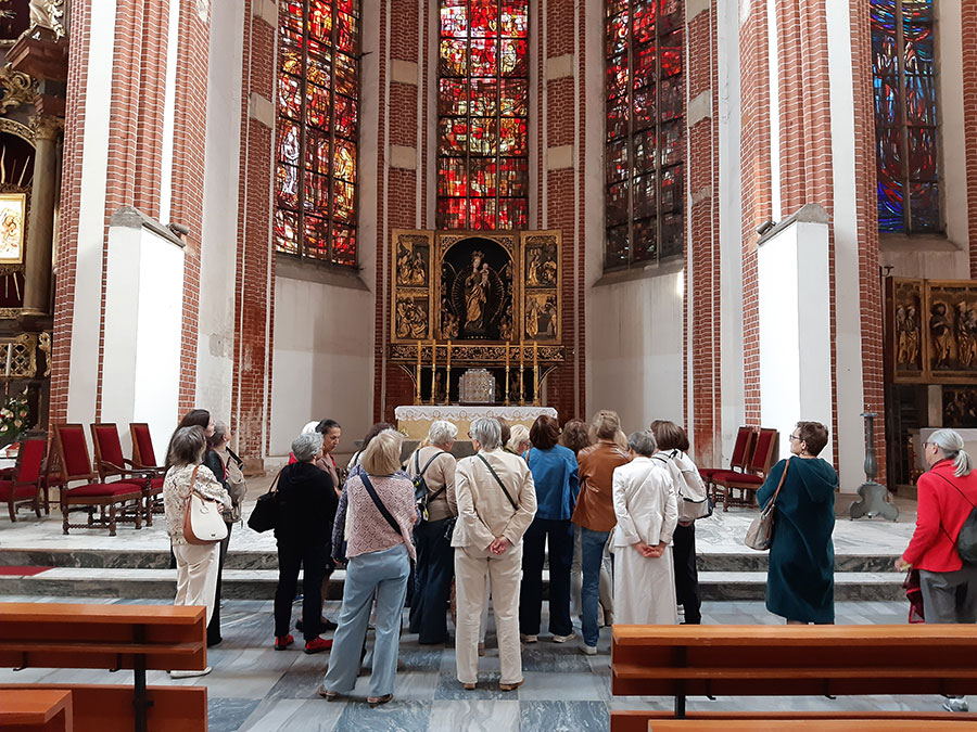 Witraże Teresy M. Reklewskiej w kościele NMP na Piasku – oprowadzanie dla Stowarzyszenia Przyjaciół Muzeum Narodowego we Wrocławiu