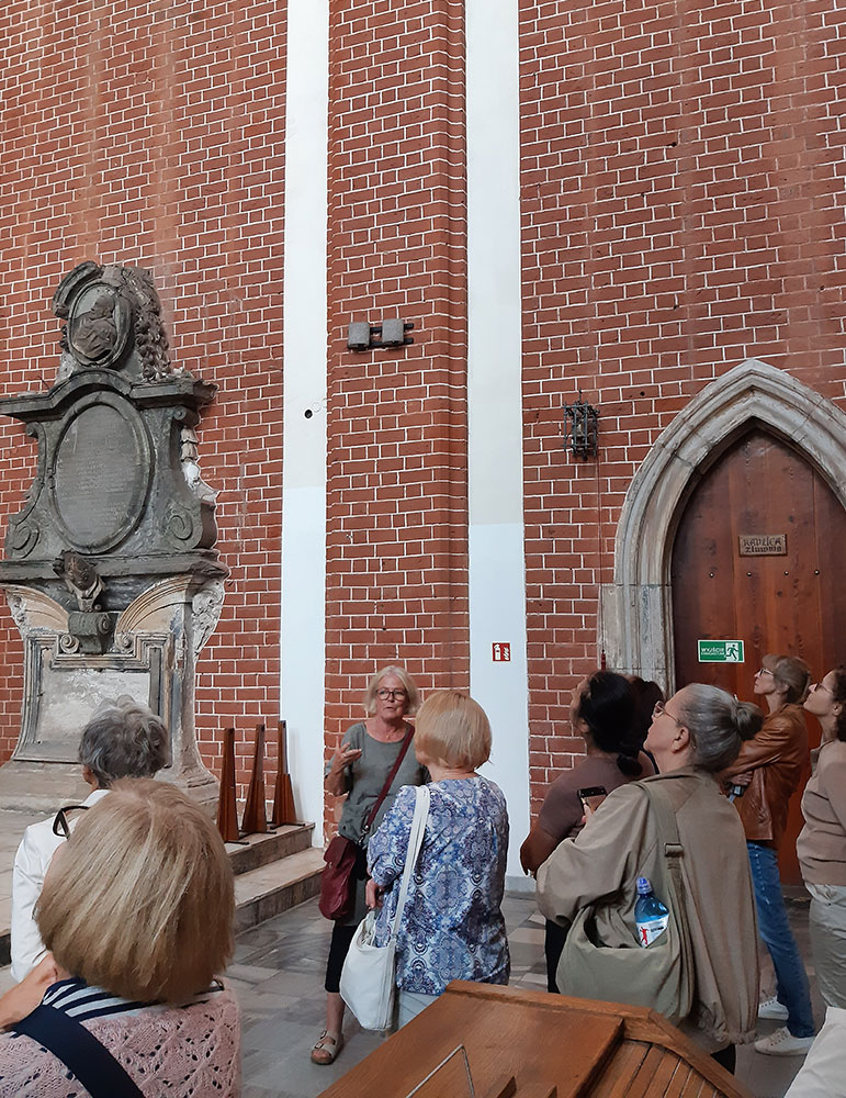 Witraże Teresy M. Reklewskiej w kościele NMP na Piasku – oprowadzanie dla Stowarzyszenia Przyjaciół Muzeum Narodowego we Wrocławiu